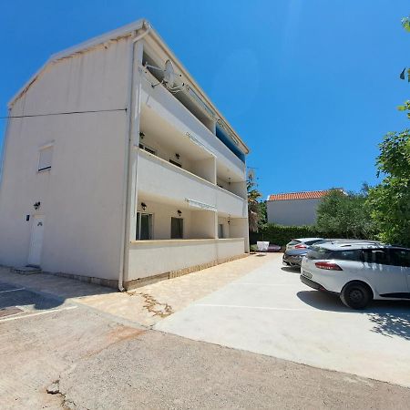 Apartmani Postonjski Привлака Екстериор снимка