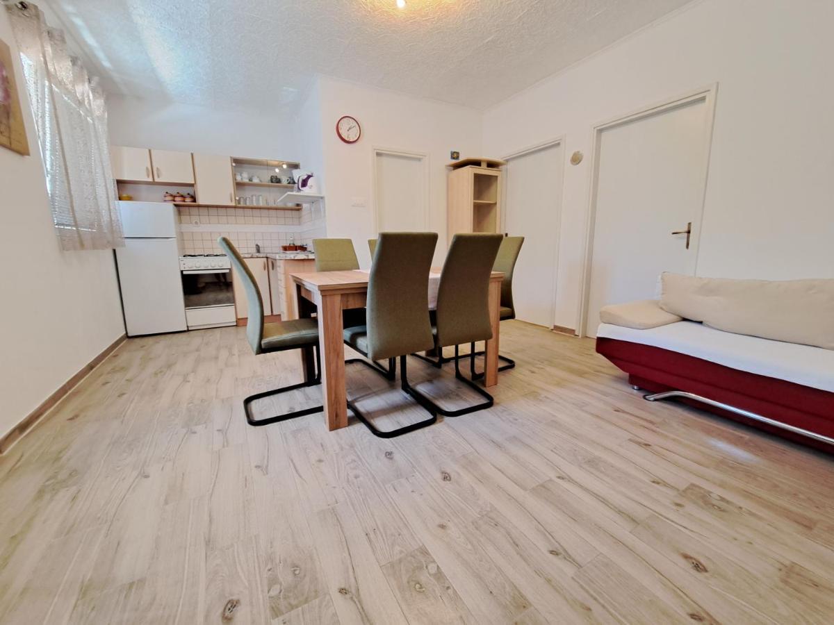 Apartmani Postonjski Привлака Екстериор снимка